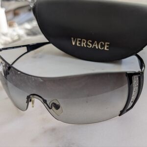 Versace sunglasses model 2058-B, with case